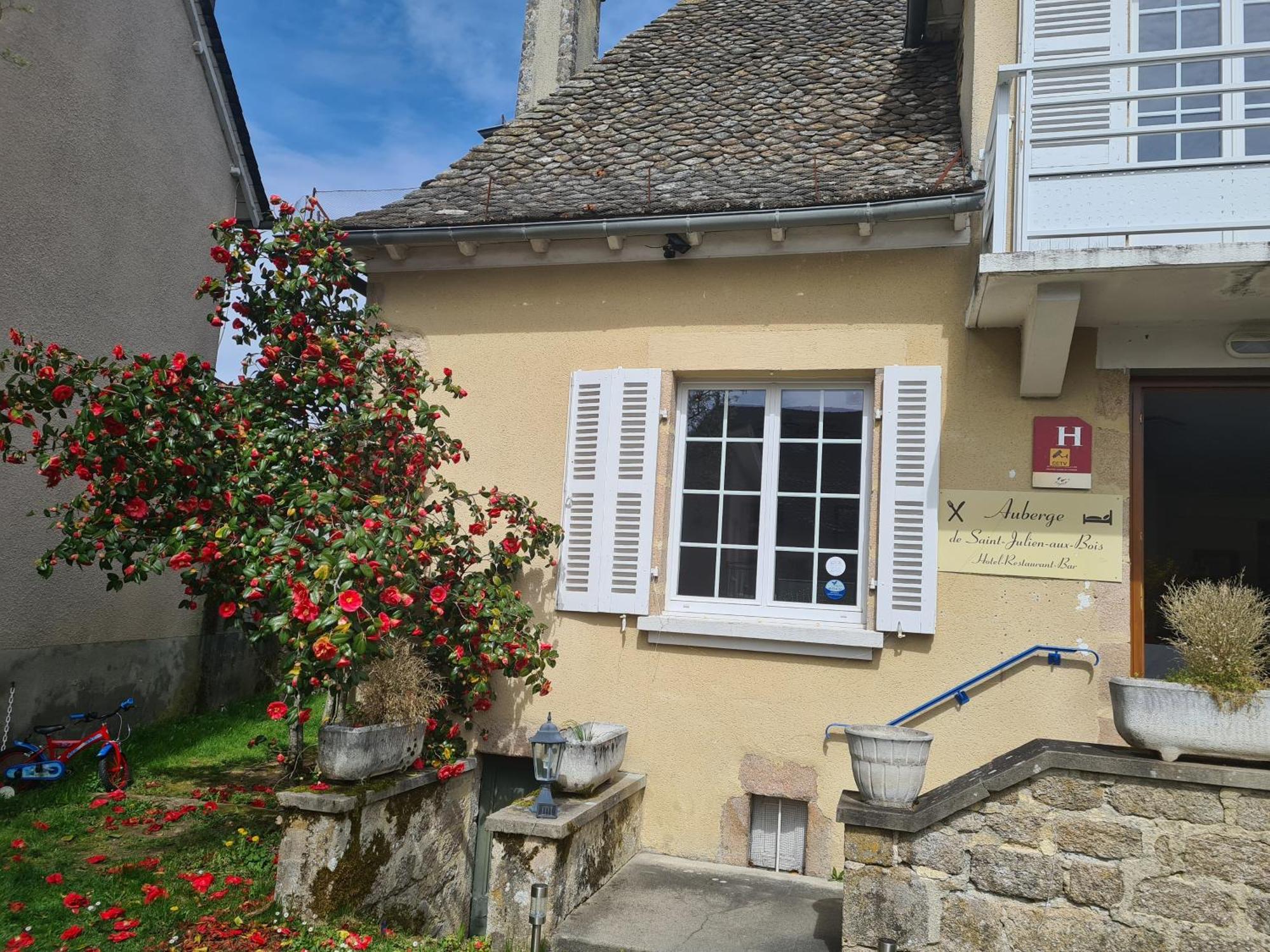 Hotel Saint Julien Aux Bois Exterior foto