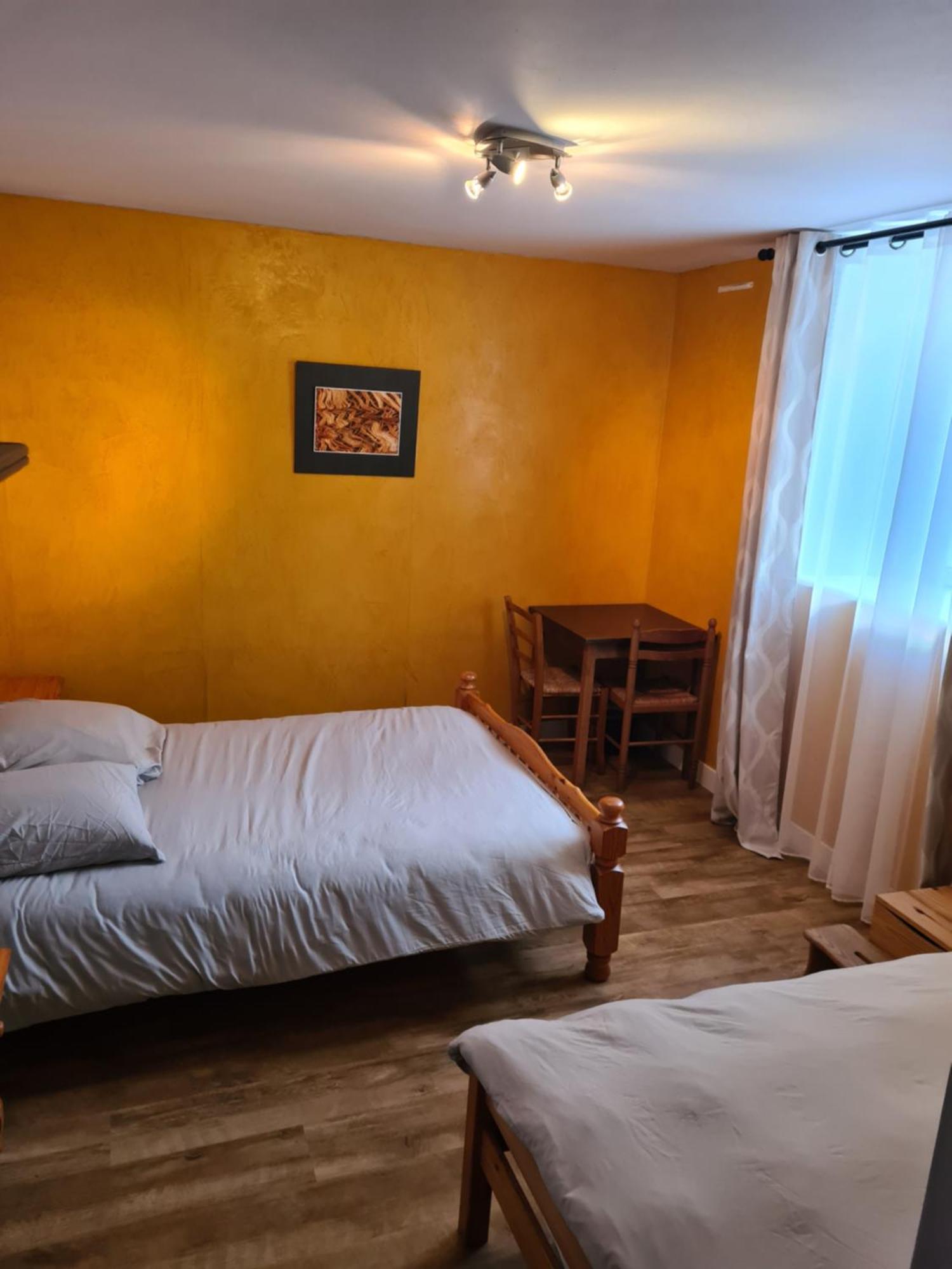 Hotel Saint Julien Aux Bois Habitación foto